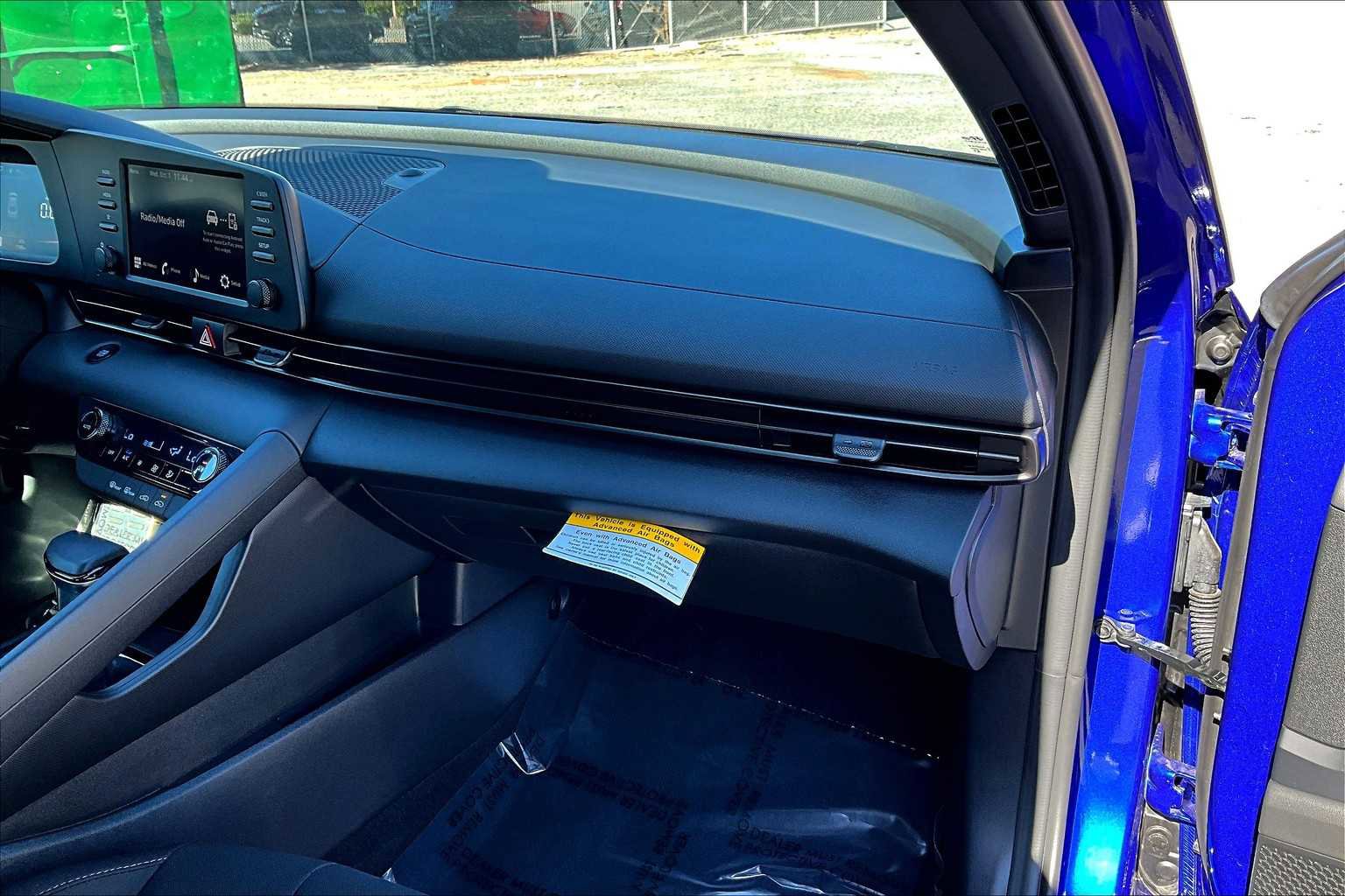 Used 2025 Hyundai Elantra Sport image 18