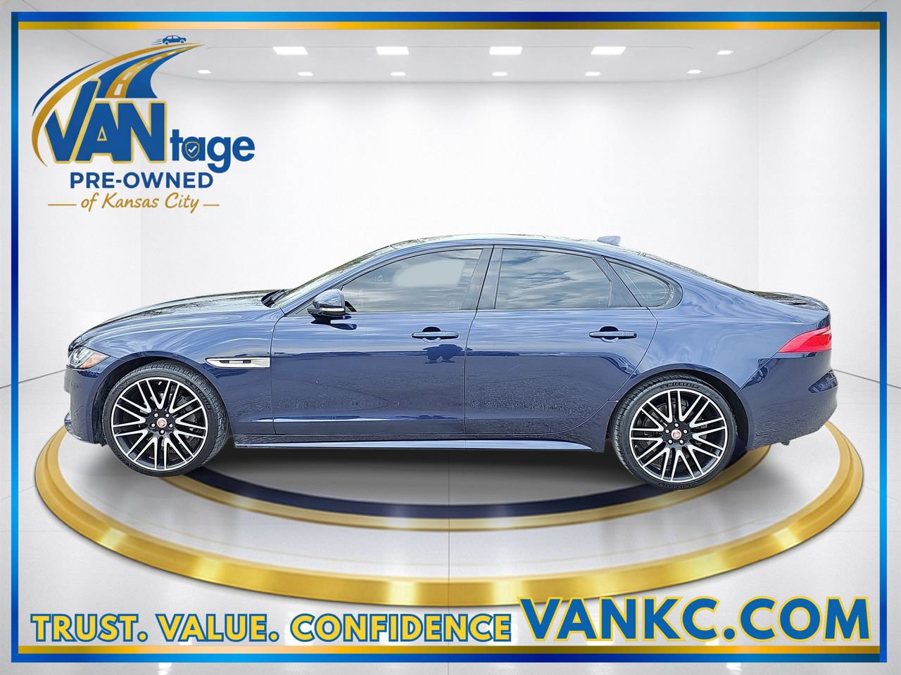 Used 2018 Jaguar XF R-Sport image 10
