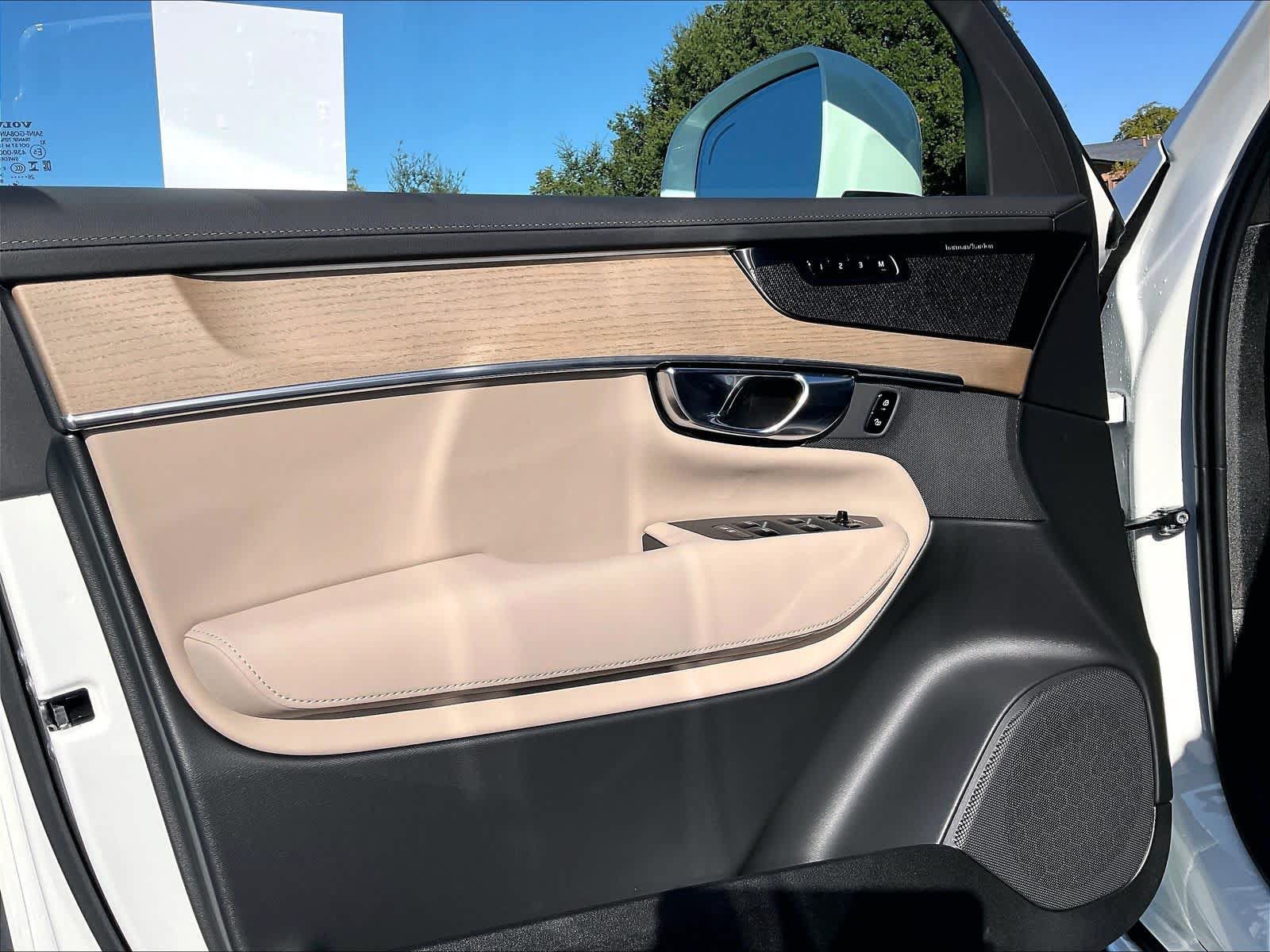 New 2027 Volvo XC90 B6 Ultra AWD/4WD image 24
