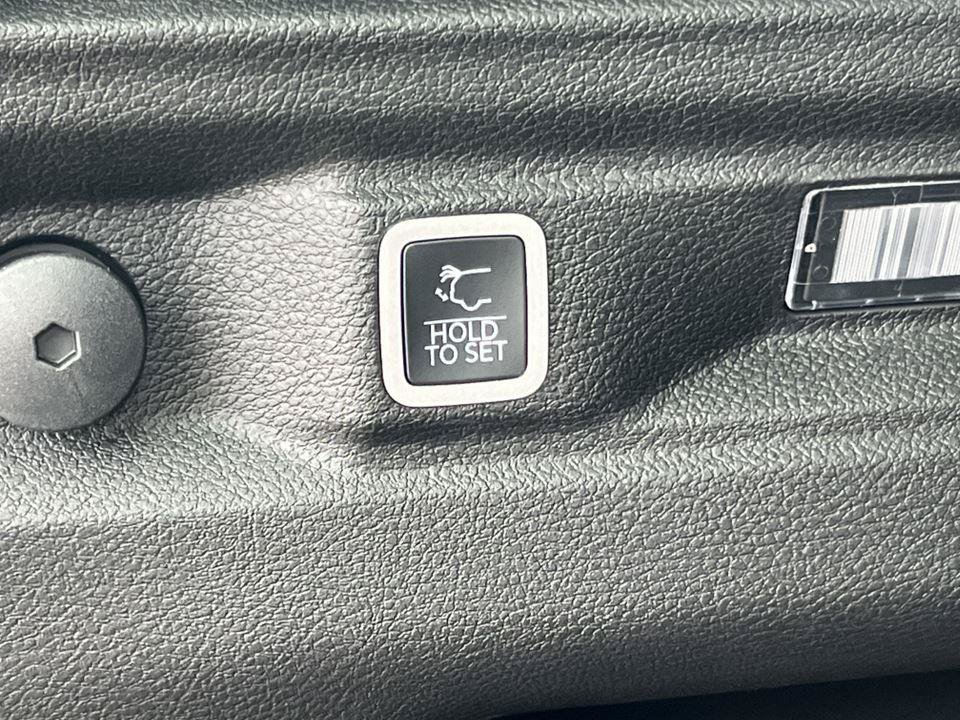 Used 2025 Jeep Grand Cherokee L Altitude AWD/4WD image 32