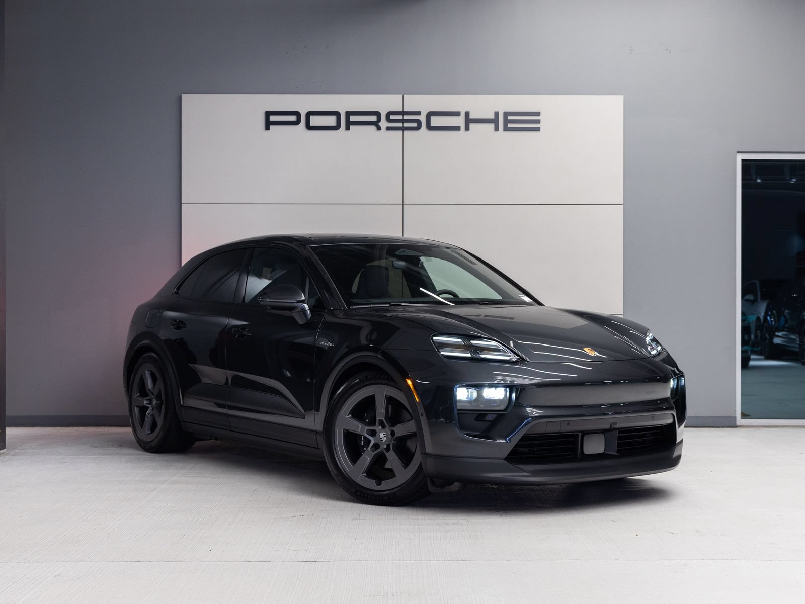 Certified 2026 Porsche Macan 4 Electric AWD/4WD image 9