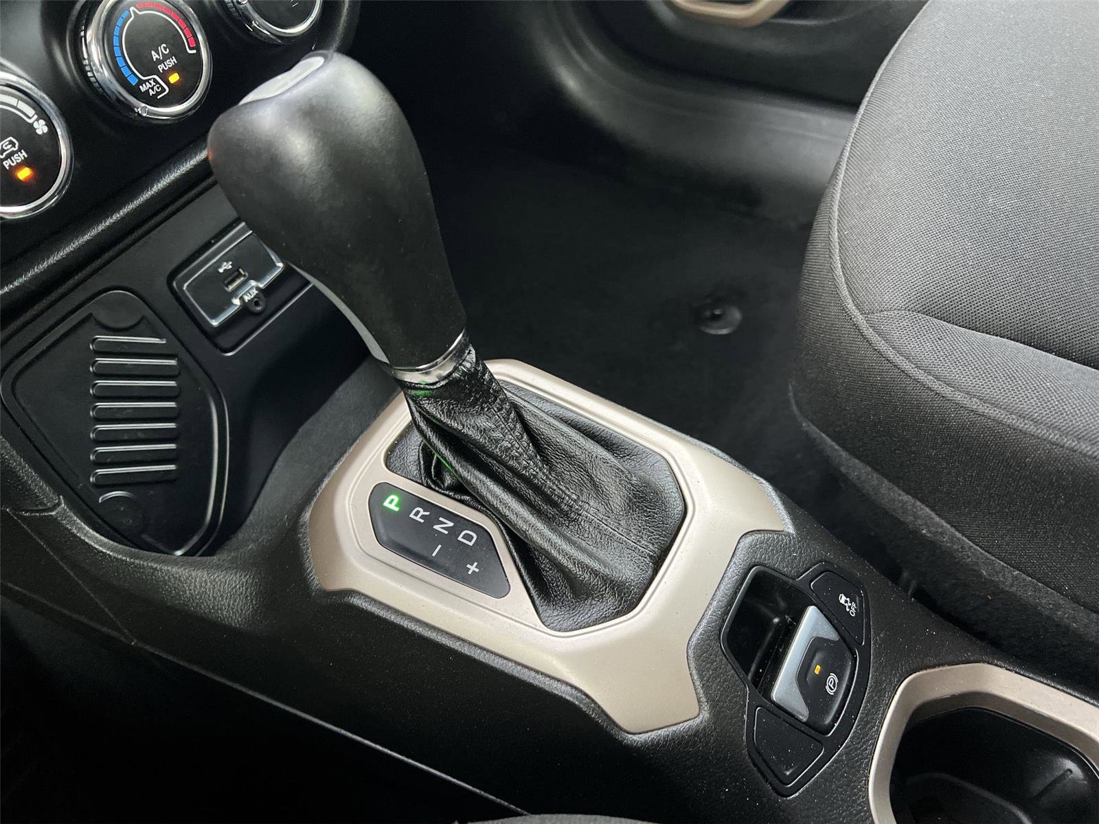 Used 2016 Jeep Renegade Sport w/ Power & Air Group image 19