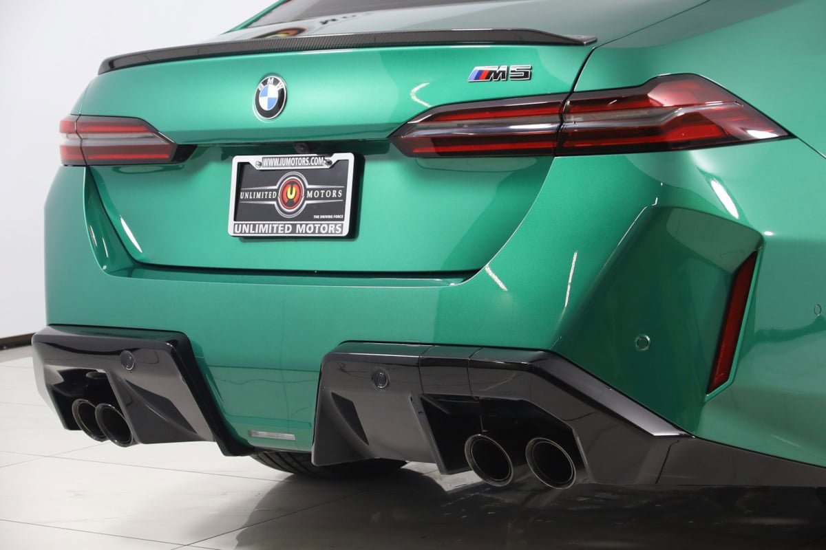 Used 2025 BMW M5 w/ Carbon Package image 71