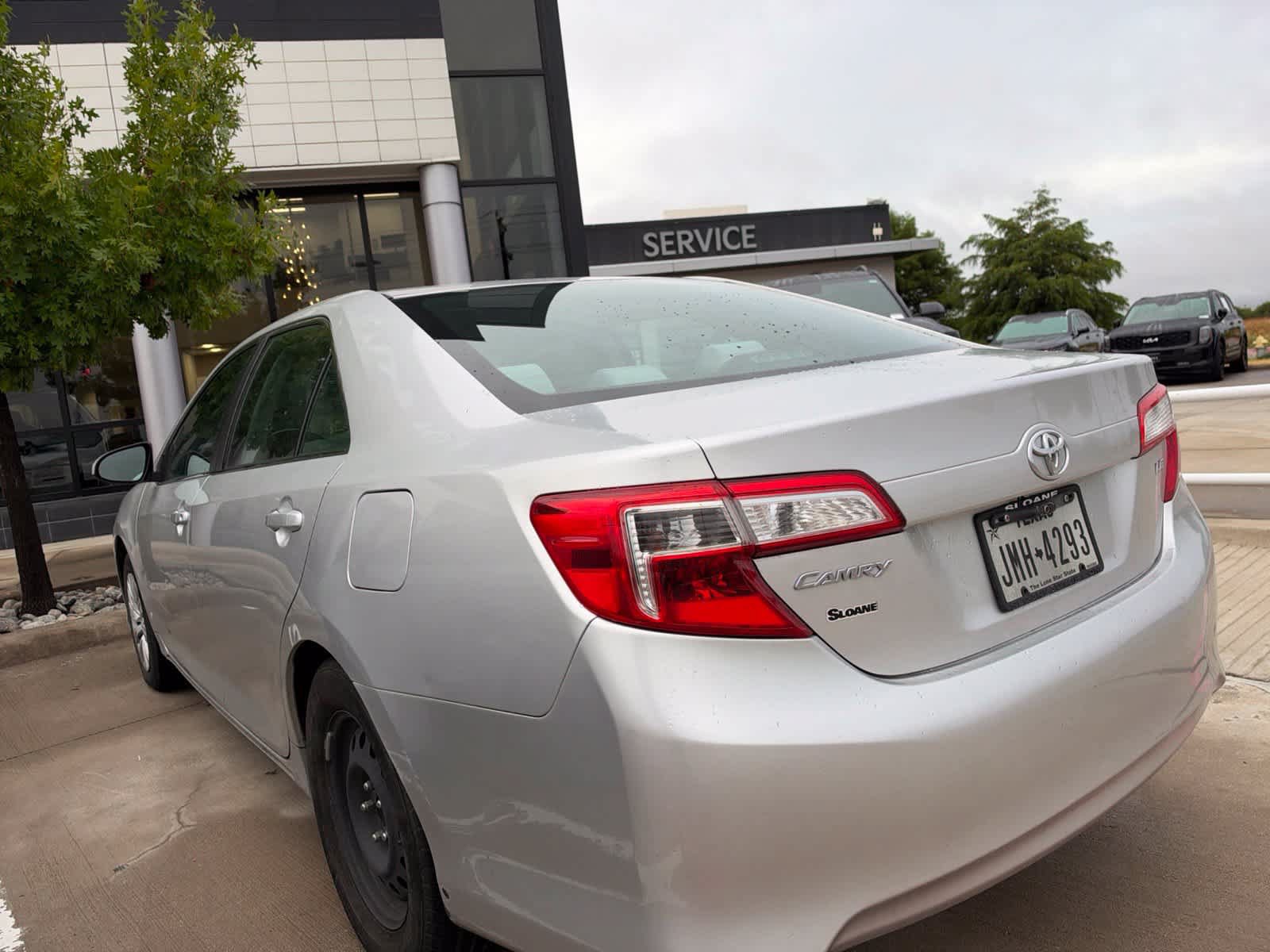Used 2013 Toyota Camry LE FWD image 3