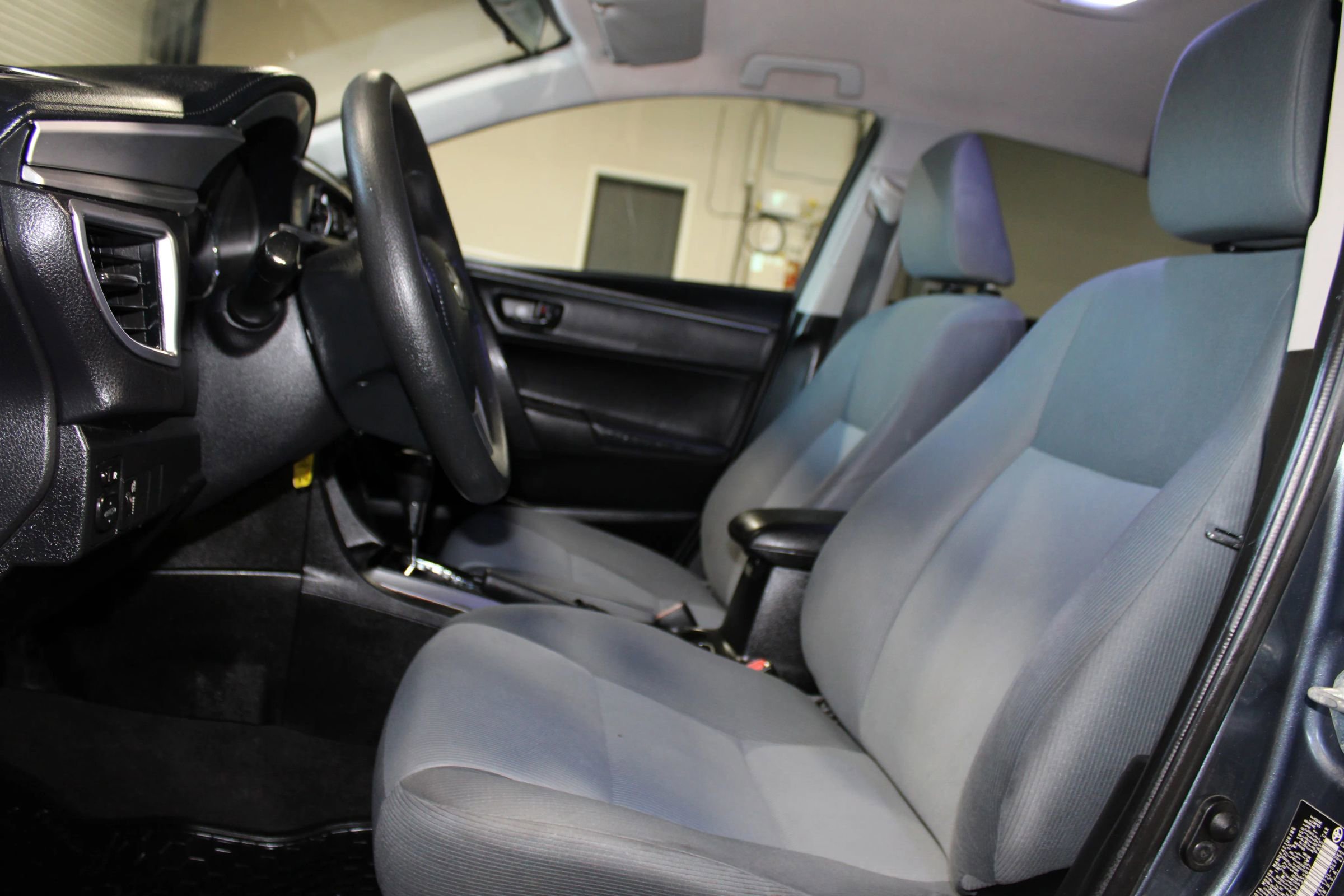 Used 2015 Toyota Corolla L FWD image 20