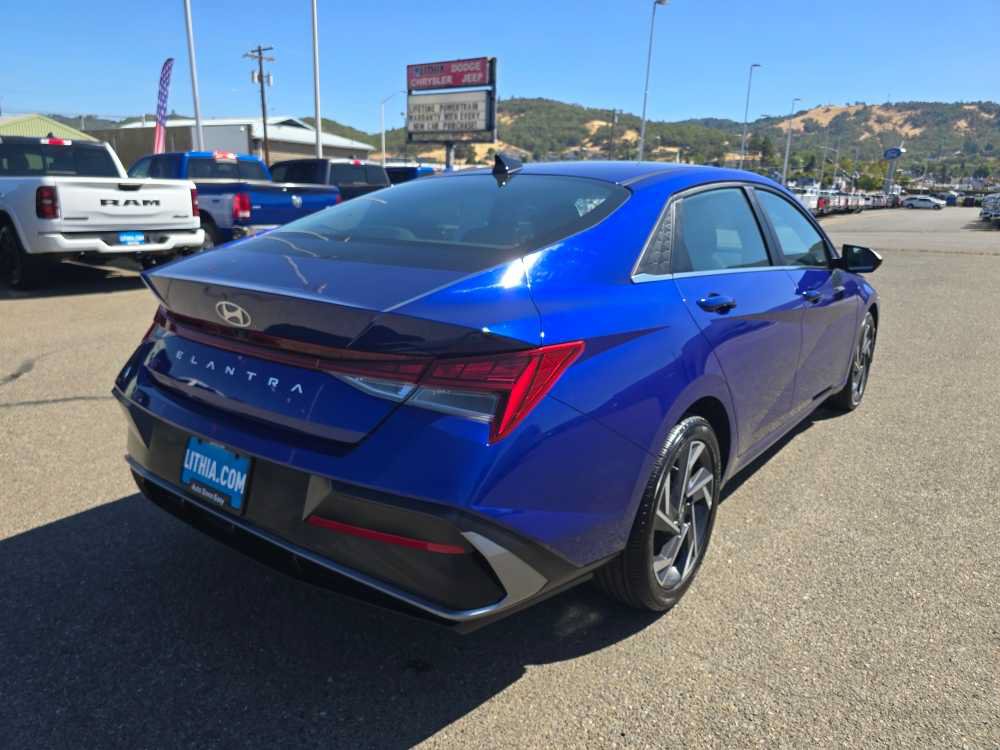 Used 2024 Hyundai Elantra SEL w/ Convenience Package FWD image 5