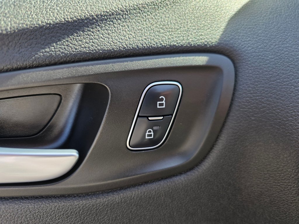 Used 2018 Ford Escape SE FWD image 33