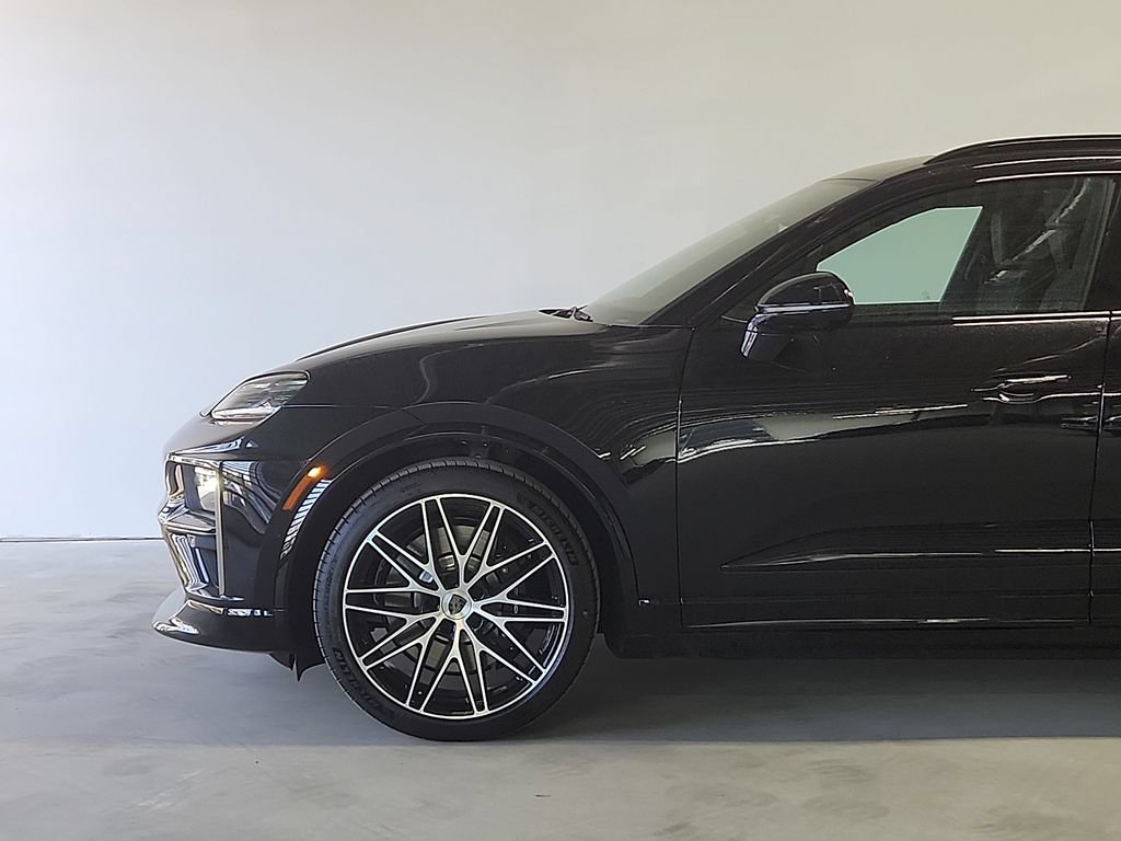 New 2026 Porsche Macan Turbo Electric AWD/4WD image 6
