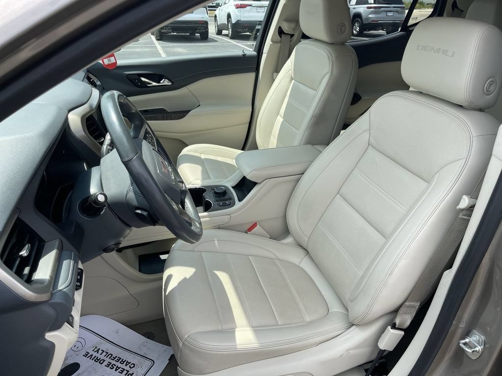 Used 2022 GMC Acadia Denali w/ Denali Ultimate Package AWD/4WD image 11