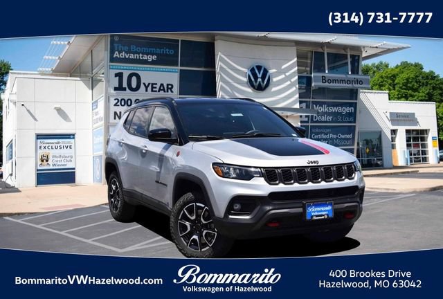 Used 2025 Jeep Compass Trailhawk AWD/4WD image 1