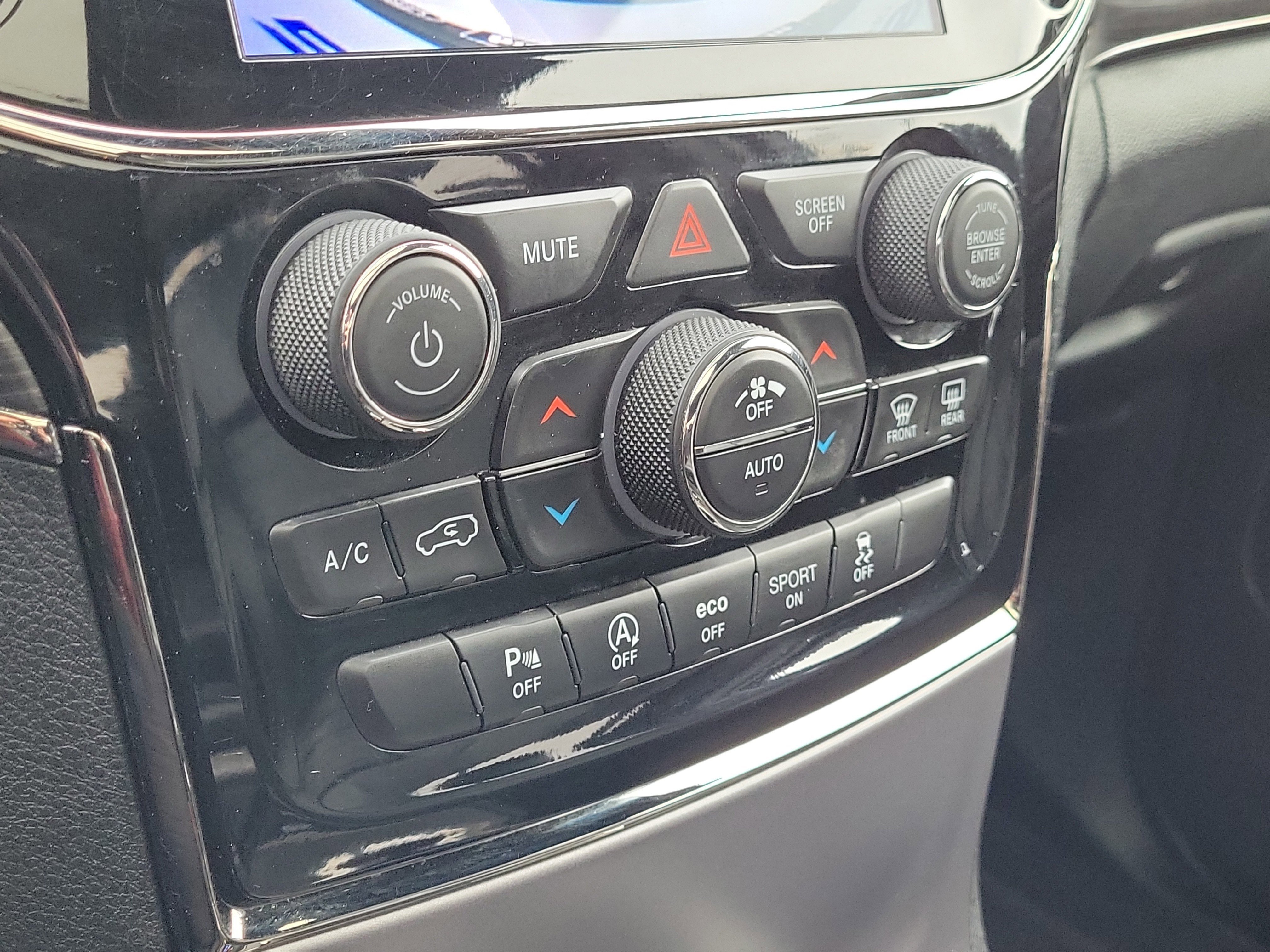 Used 2020 Jeep Grand Cherokee Limited X image 29