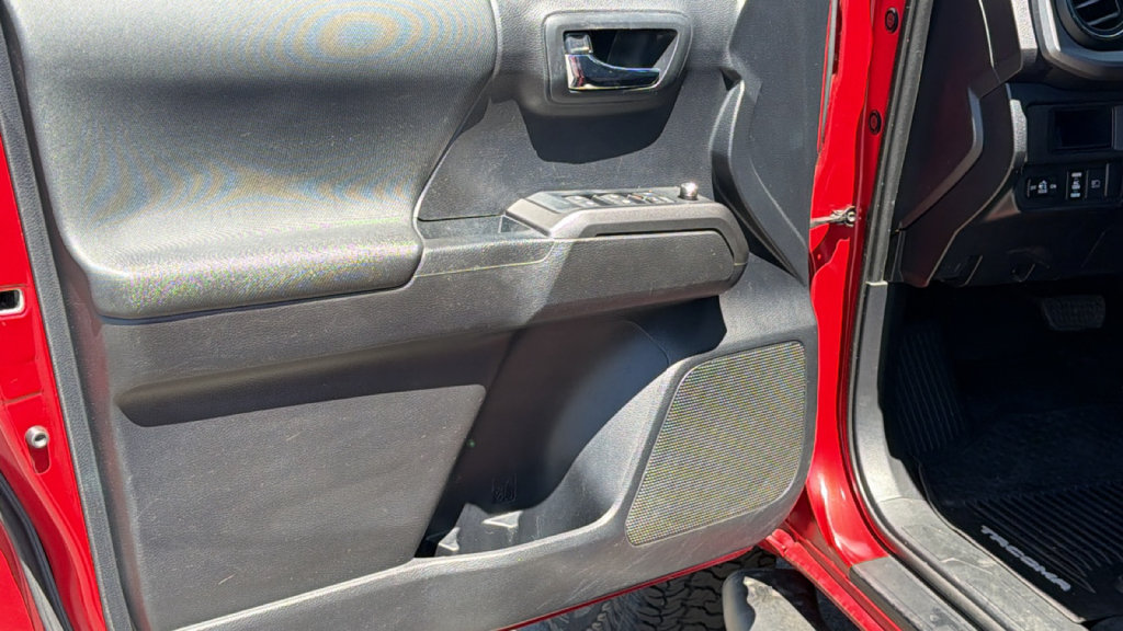 Certified 2018 Toyota Tacoma TRD Off-Road w/ Technology Package AWD/4WD image 23