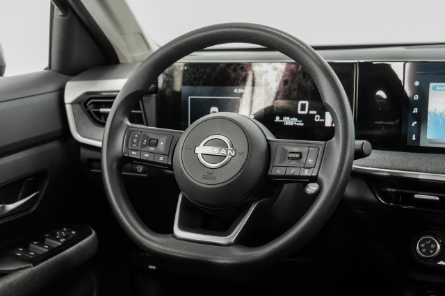 Used 2025 Nissan Kicks SV image 14
