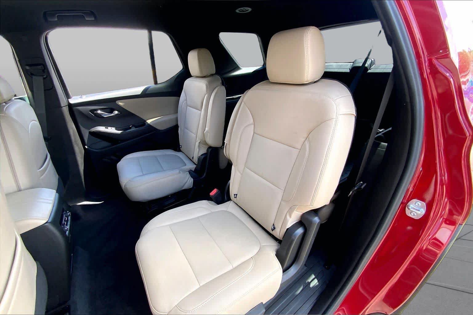 Used 2023 Chevrolet Traverse LT FWD image 21