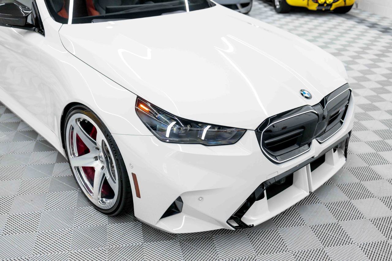 Used 2025 BMW M5 w/ Carbon Package AWD/4WD image 15
