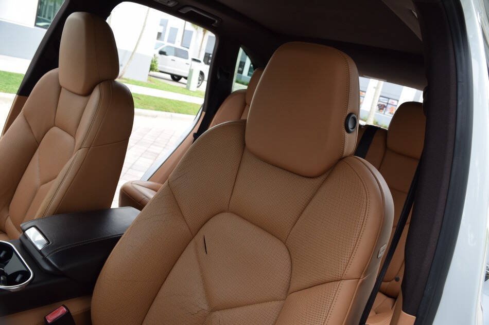 Used 2013 Porsche Cayenne Diesel AWD/4WD image 38