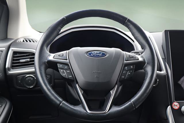 Used 2022 Ford Edge Titanium image 14