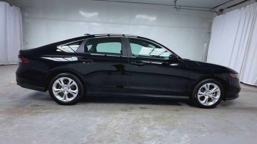 Used 2025 Honda Accord LX image 9