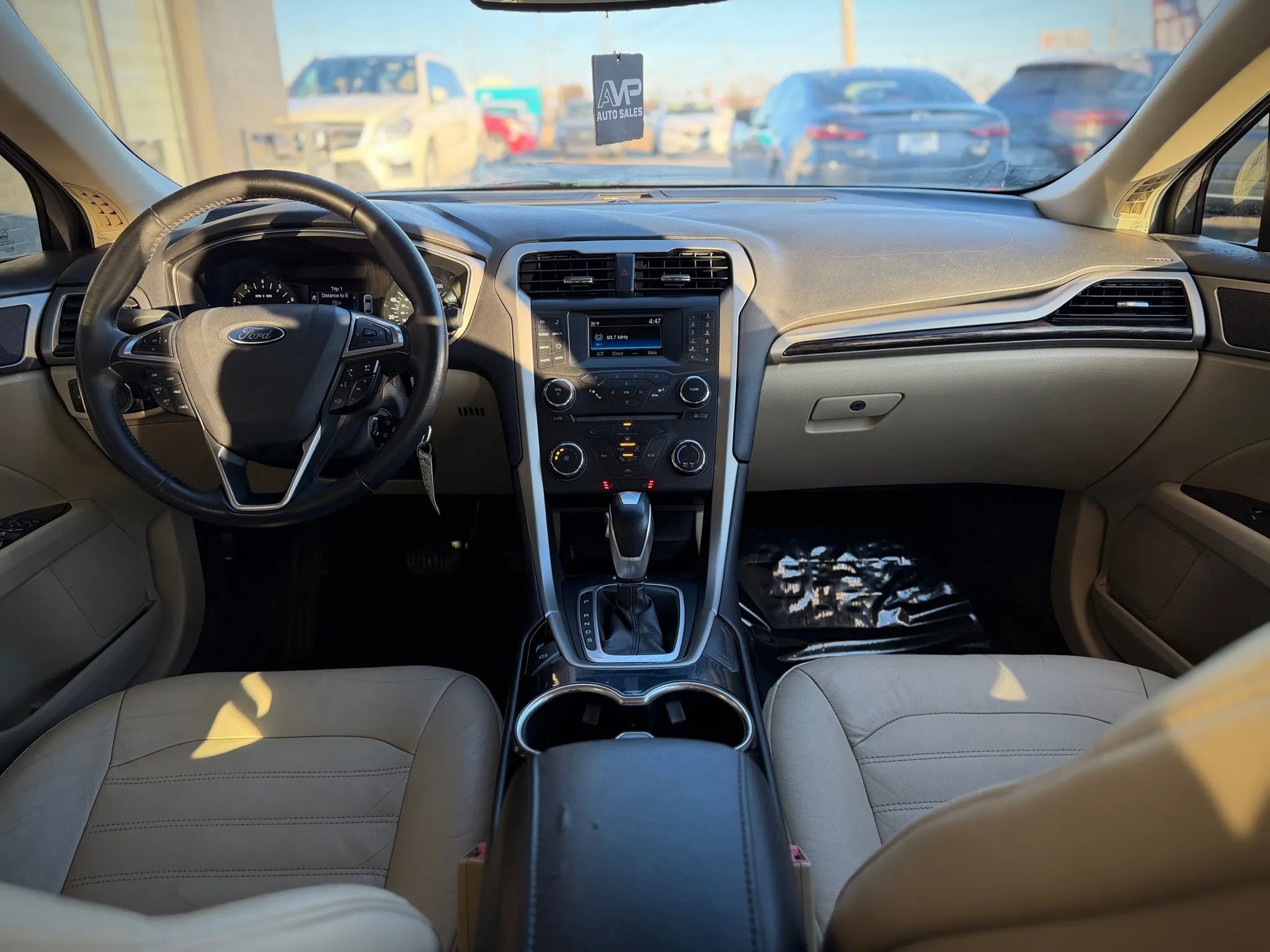 Used 2015 Ford Fusion SE w/ Equipment Group 202A image 9