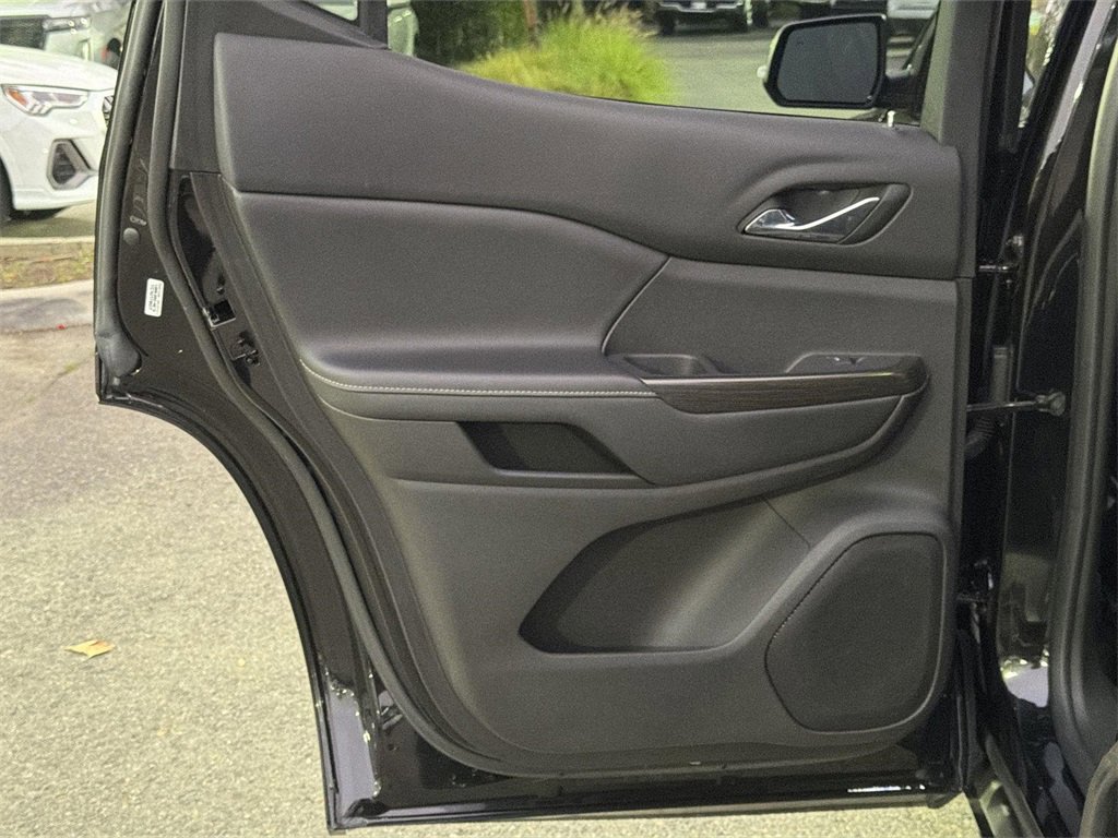 Used 2023 GMC Acadia SLT w/ Elevation Edition image 22