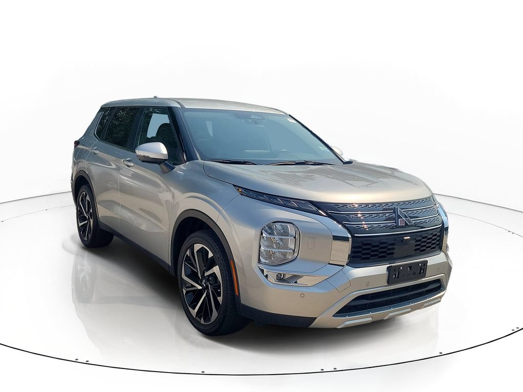 Used 2024 Mitsubishi Outlander SE AWD/4WD image 1