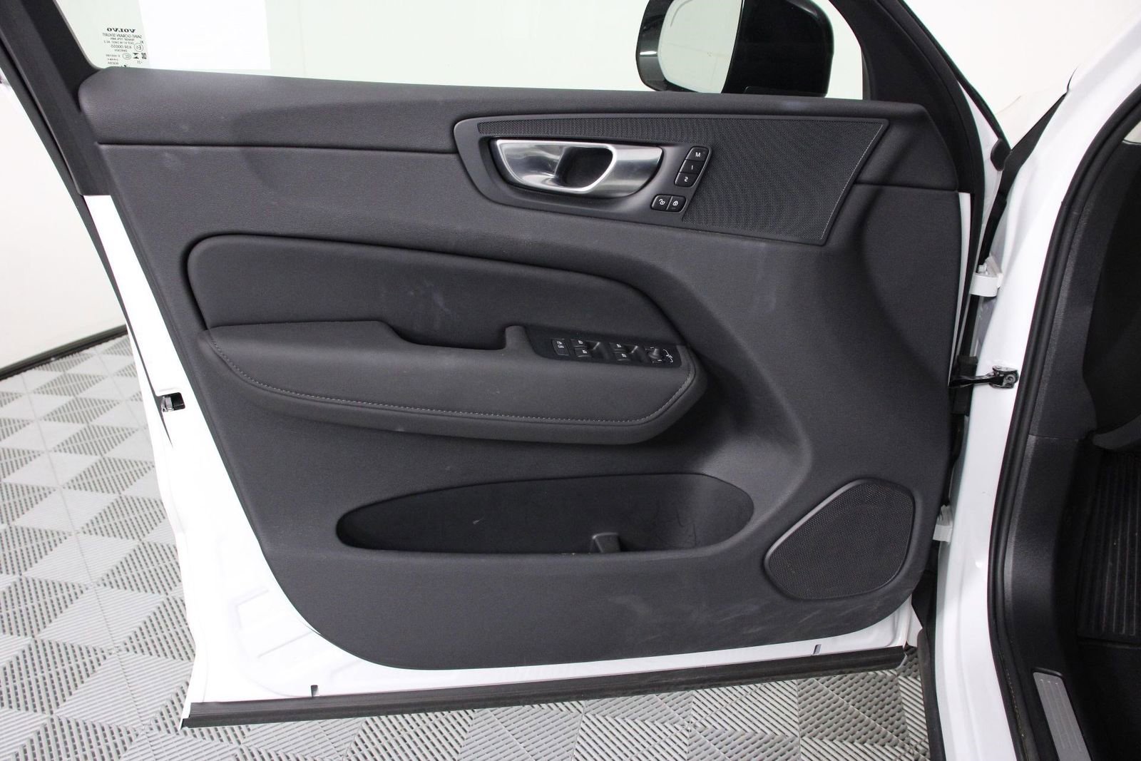Certified 2026 Volvo XC60 B5 Plus AWD/4WD image 17