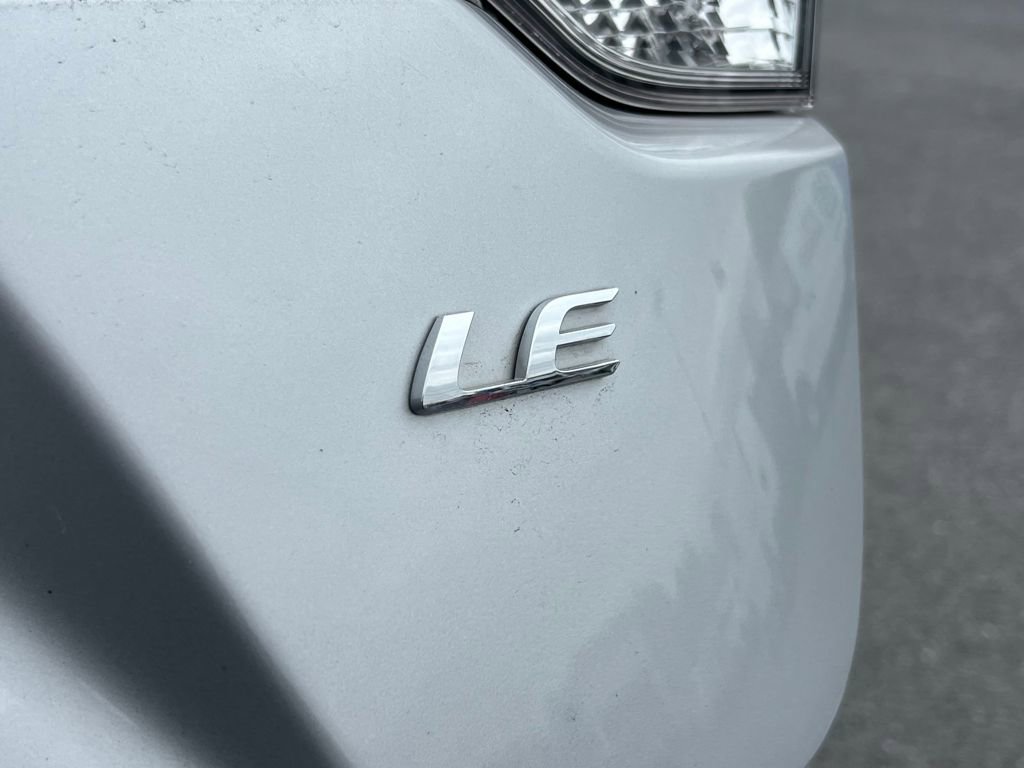 Used 2022 Toyota Corolla LE image 12