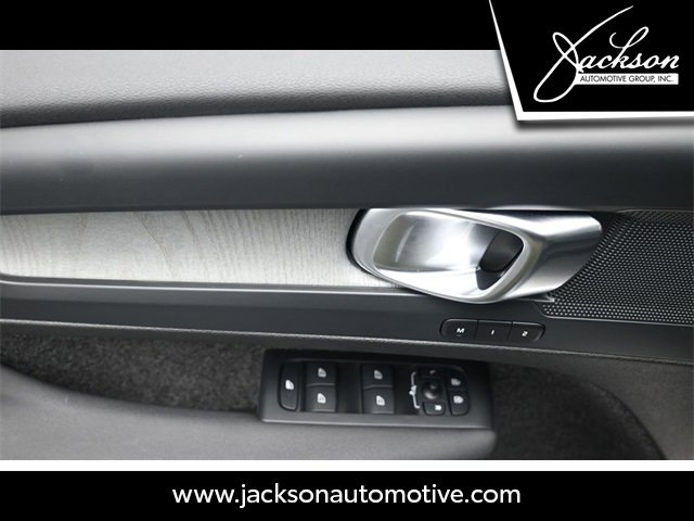 Used 2025 Volvo XC40 B5 Plus w/ Protection Package Premier image 20