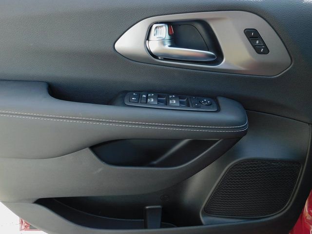 New 2026 Chrysler Pacifica Select image 25