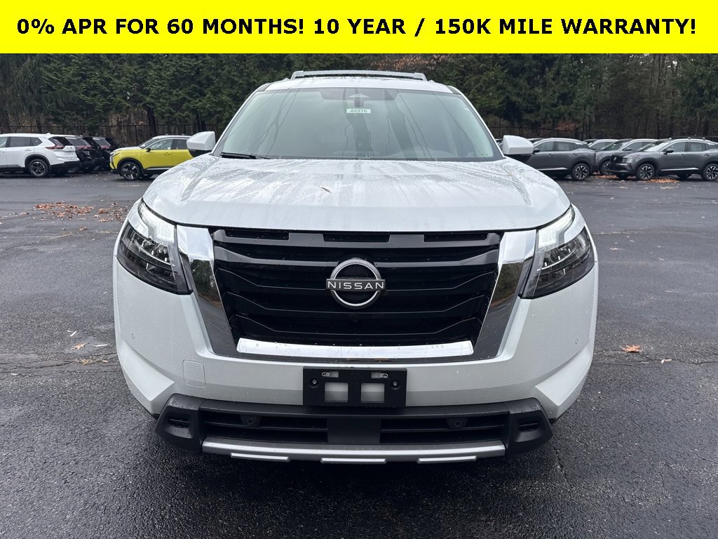 New 2025 Nissan Pathfinder SL image 2