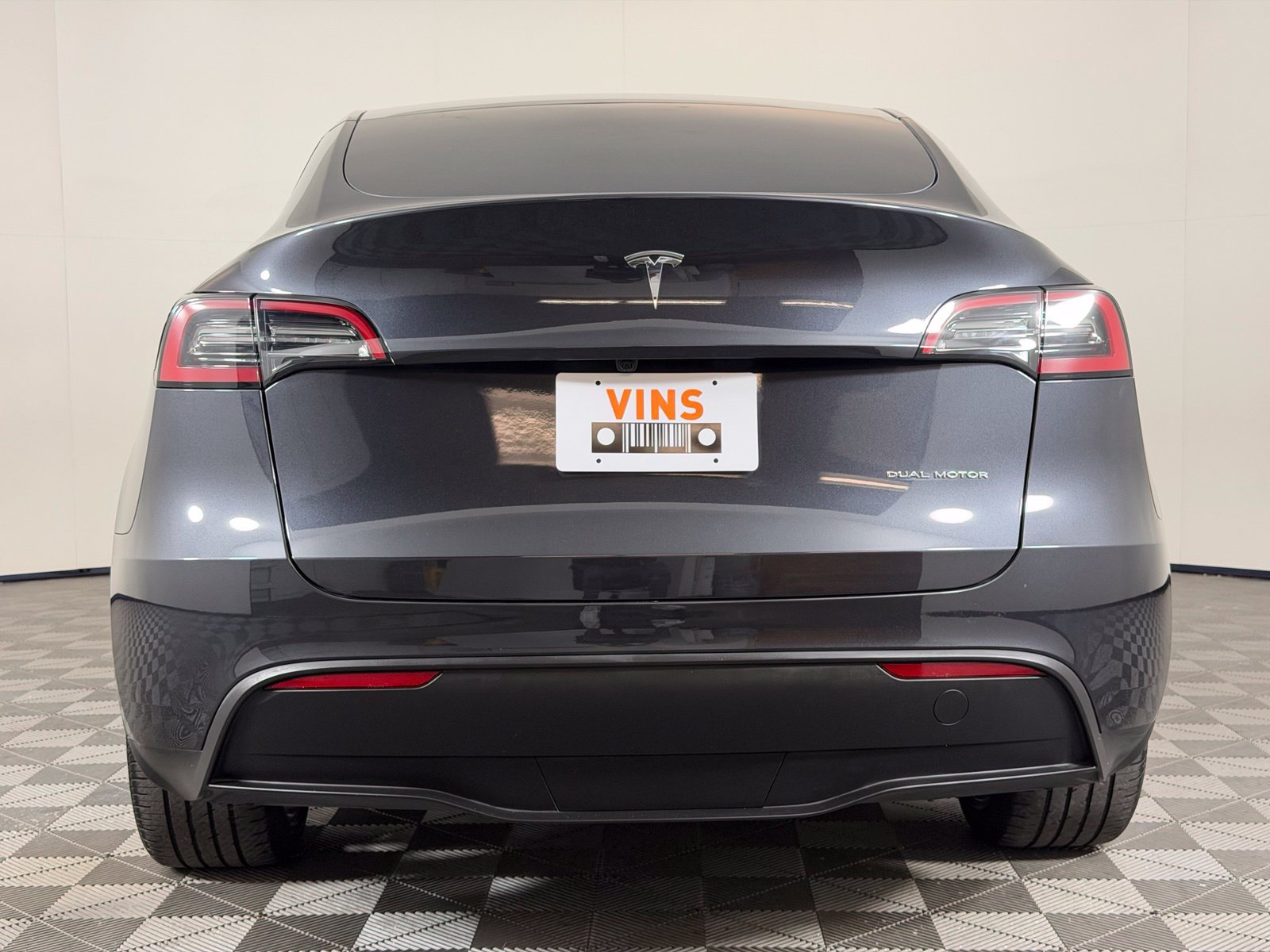 Used 2024 Tesla Model Y Long Range AWD/4WD image 8