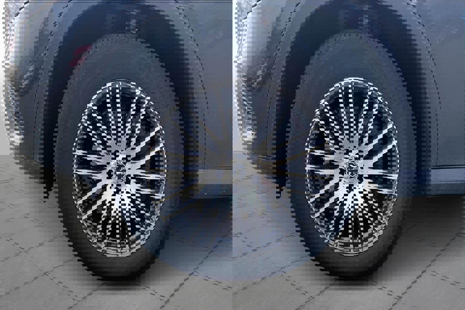 Used 2024 Mercedes-Benz GLC 300 4MATIC image 10