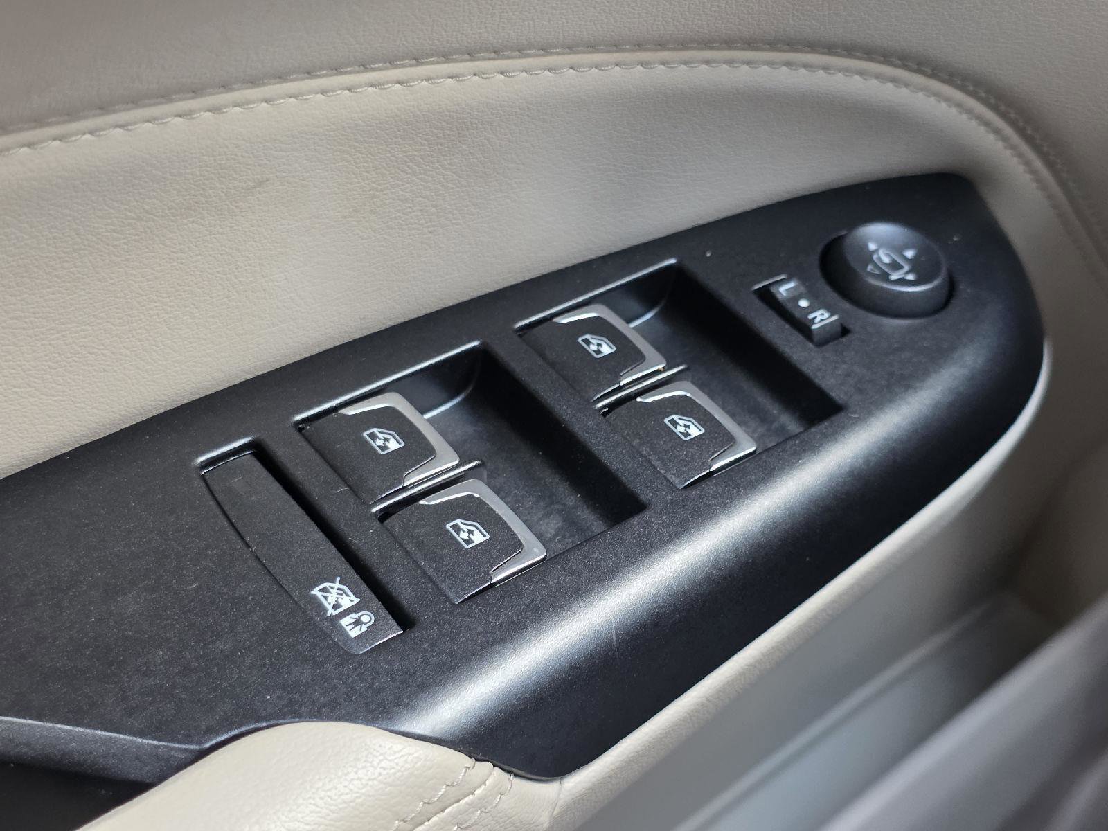 Used 2015 Cadillac SRX Luxury w/ Trailering Package image 10