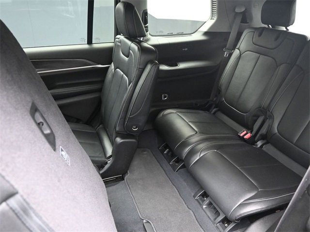 Used 2023 Jeep Grand Cherokee L Limited w/ Black Appearance Package image 22