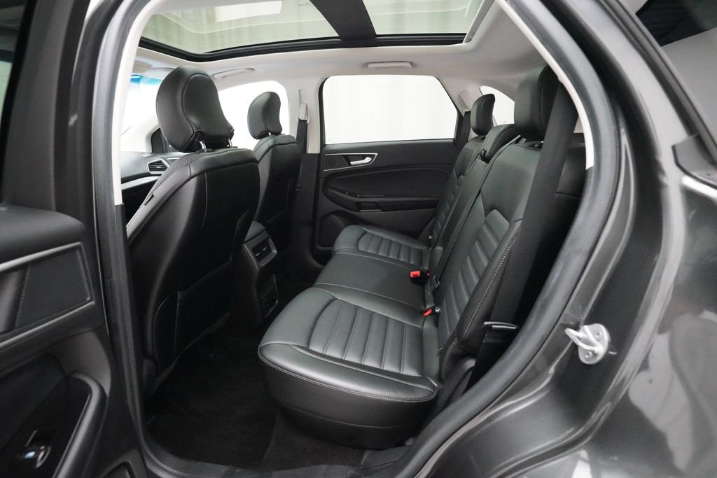Used 2017 Ford Edge SEL w/ Equipment Group 201A AWD/4WD image 16