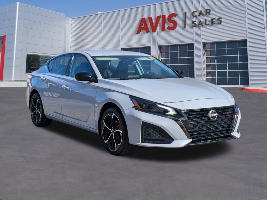 Used 2025 Nissan Altima 2.5 SR image 3