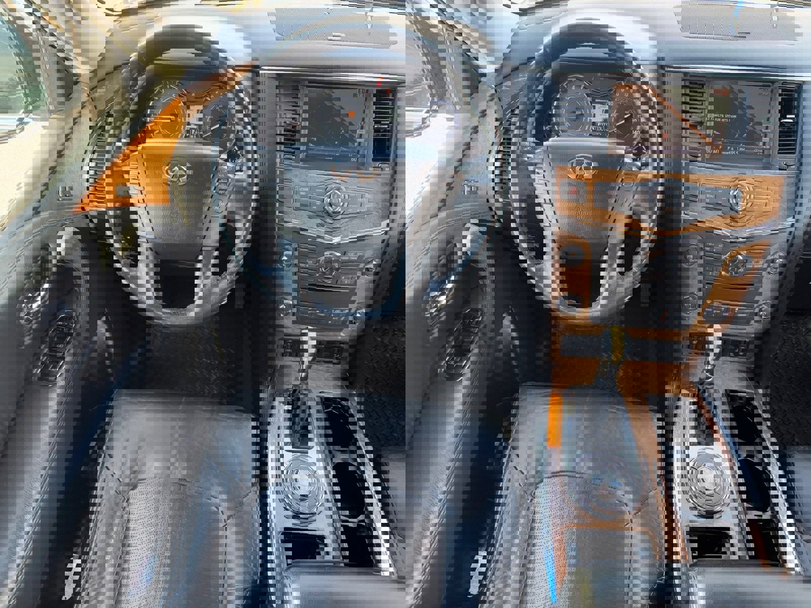 Used 2011 INFINITI QX56 Base w/ Theater Pkg image 13