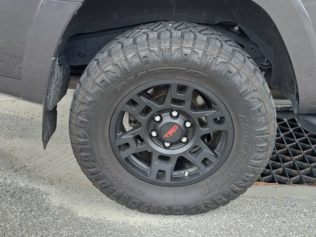Used 2022 Toyota 4Runner SR5 Premium w/ Moonroof Package RWD image 5