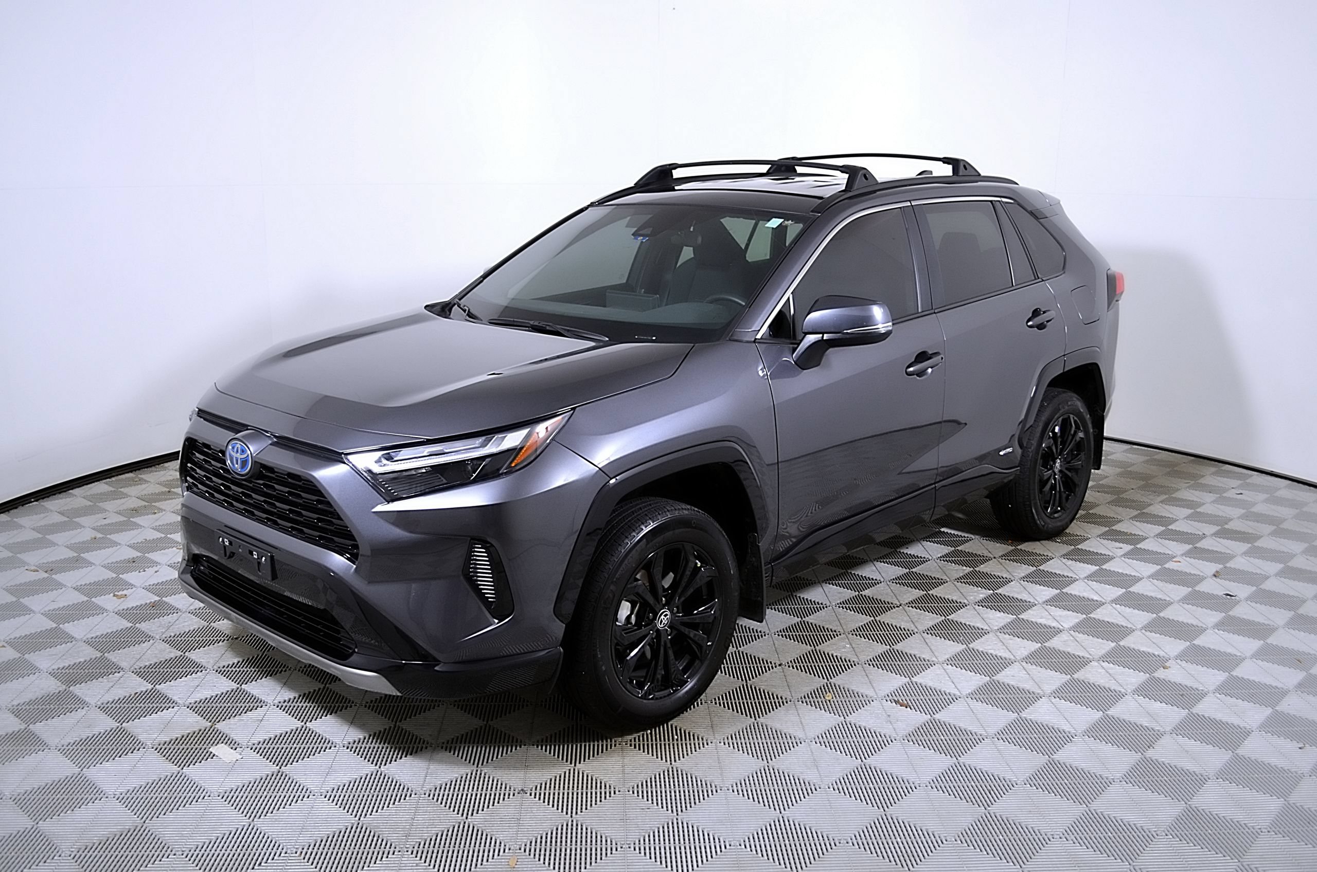 Used 2024 Toyota RAV4 SE AWD/4WD image 3