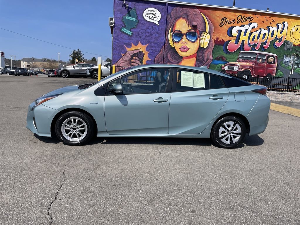 Used 2017 Toyota Prius Four w/ Advanced Technology Package image 2