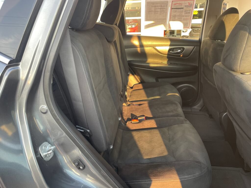 Used 2016 Nissan Rogue S FWD image 24