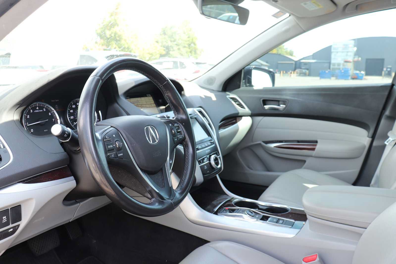 Used 2017 Acura TLX w/ Technology Package FWD image 10