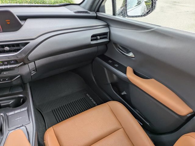 Used 2021 Lexus UX 200 w/ Premium Package FWD image 16