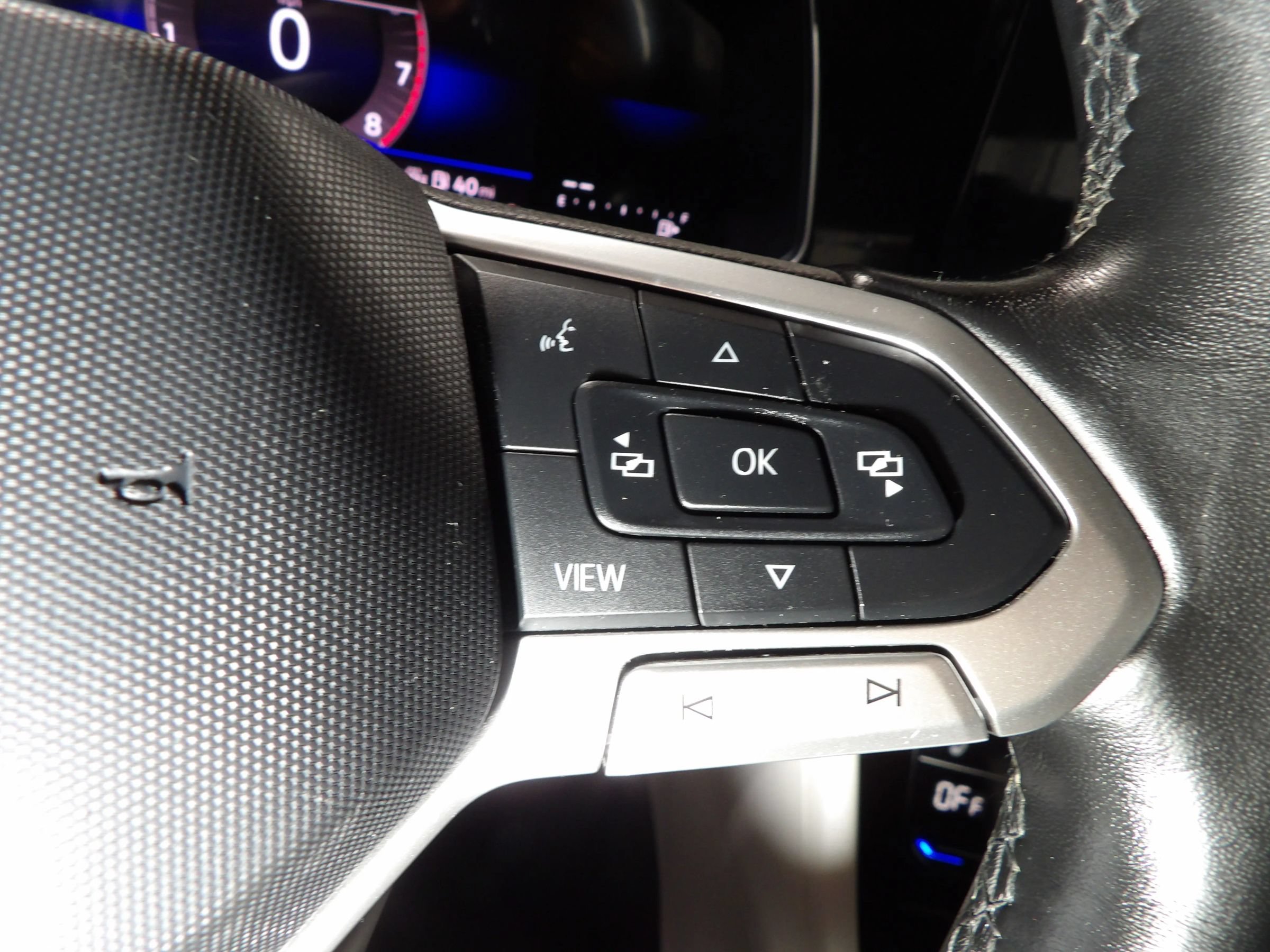 Used 2025 Volkswagen Jetta SE w/ Sunroof Package FWD image 19