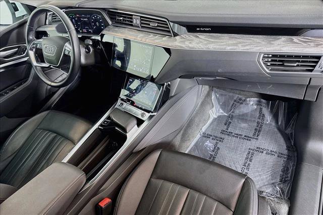 Used 2022 Audi e-tron Premium Plus w/ Premium Plus Package AWD/4WD image 28