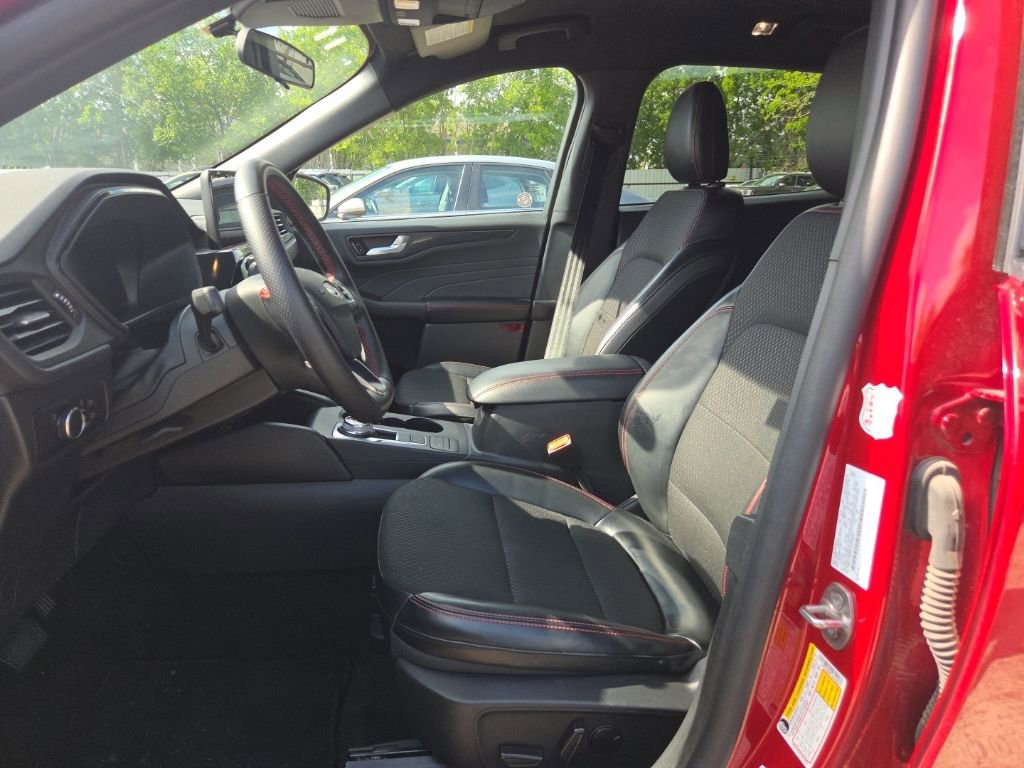 Used 2025 Ford Escape ST-Line AWD/4WD image 3