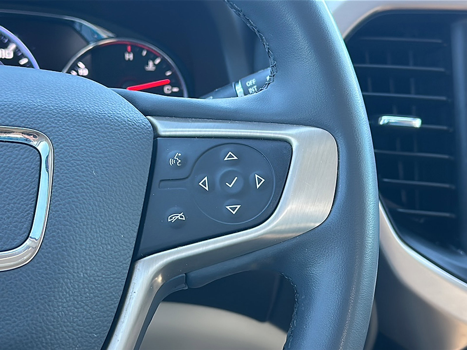 Used 2023 GMC Acadia Denali w/ Denali Ultimate Package image 30