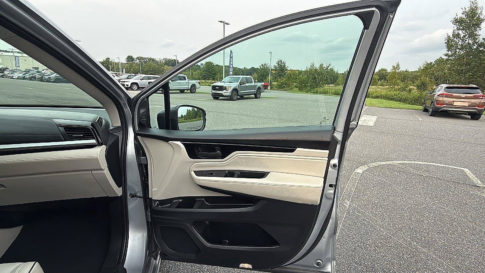 Used 2025 Honda Odyssey Touring image 16