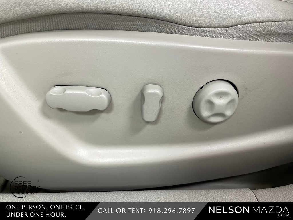 Used 2011 Buick Lucerne CXL image 22