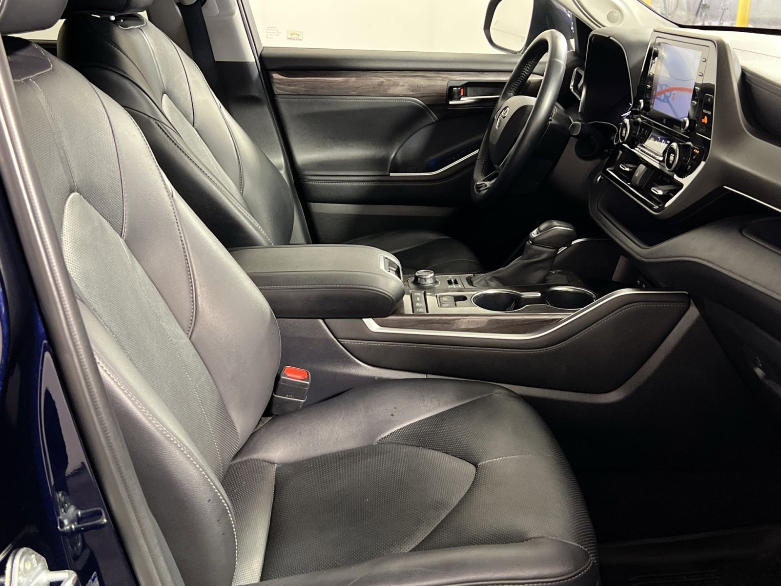 Used 2020 Toyota Highlander Limited image 26